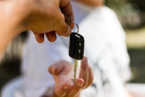 Read more about the article Saving on Auto Insurance: Leasing vs. Buying